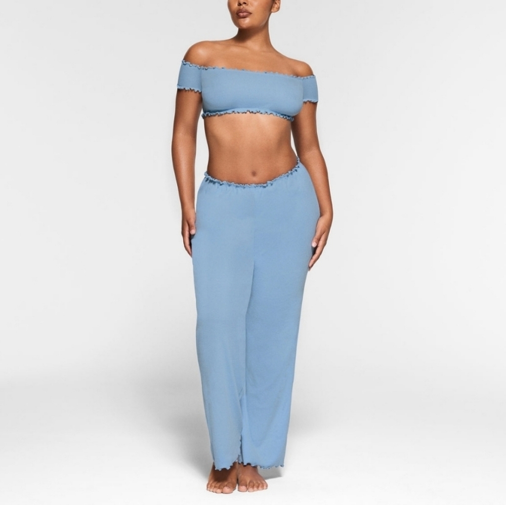 Skims Ruffled Crop Top - Picture 4 of 9
